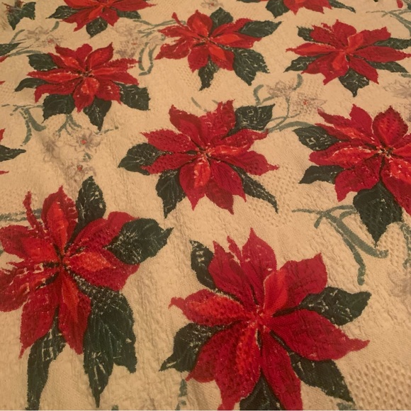 Christmas Throw Red and Green Pointsettias on Cream Background 40” by 50” Clean! - Picture 2 of 7